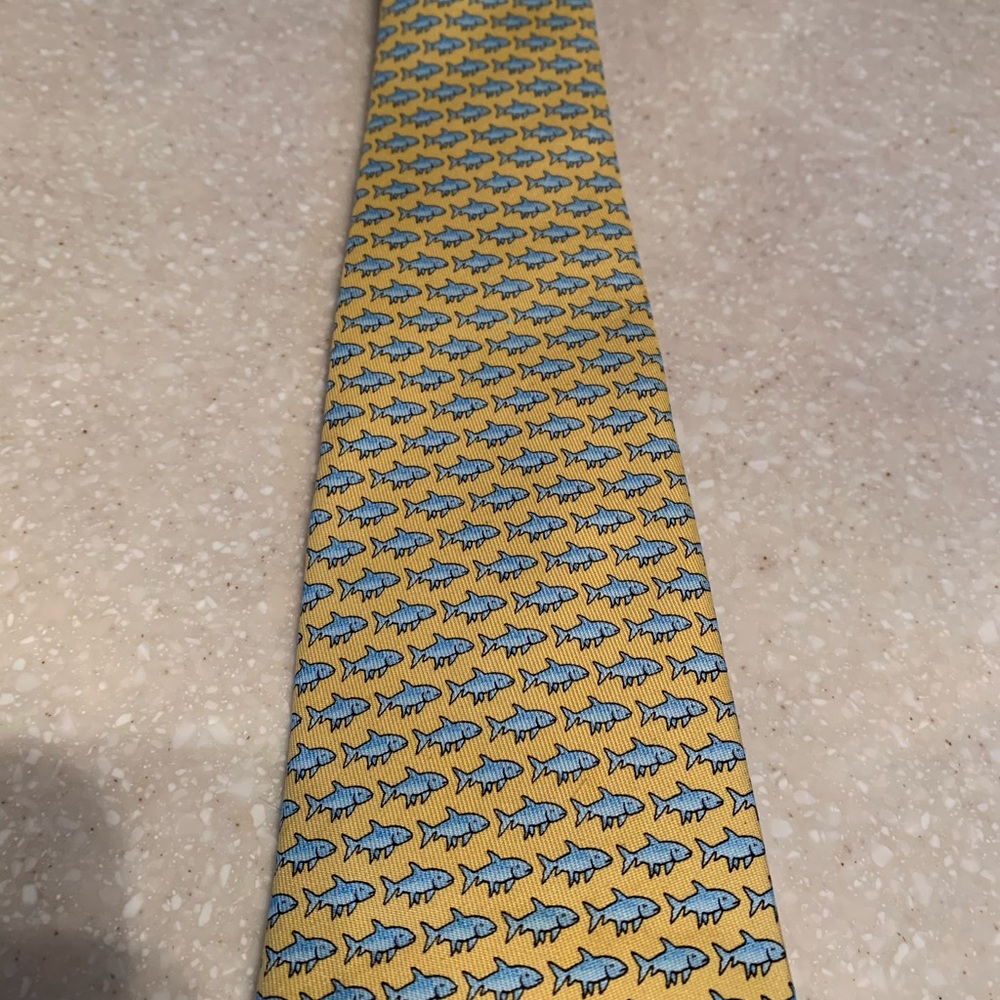 Boys Vineyard Vines Tie. 52” long. Gently worn.